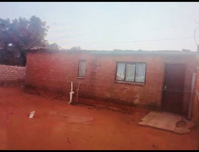 BEDROOM FREEHOLD FOR SALE IN SOSHANGUVE Y